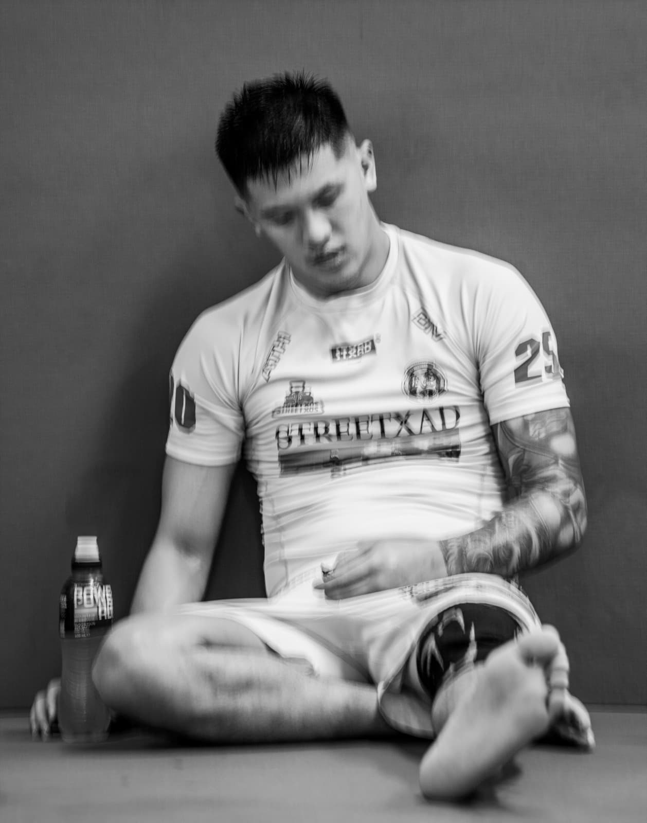 Seated athlete, post-round